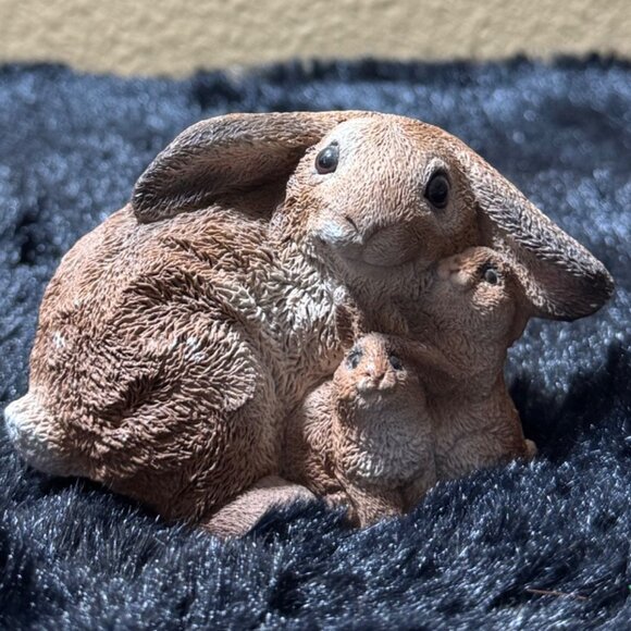 Vintage United Design Ceramic Rabbit Figurine Baby Bunnies Collectible Easter - Picture 1 of 6